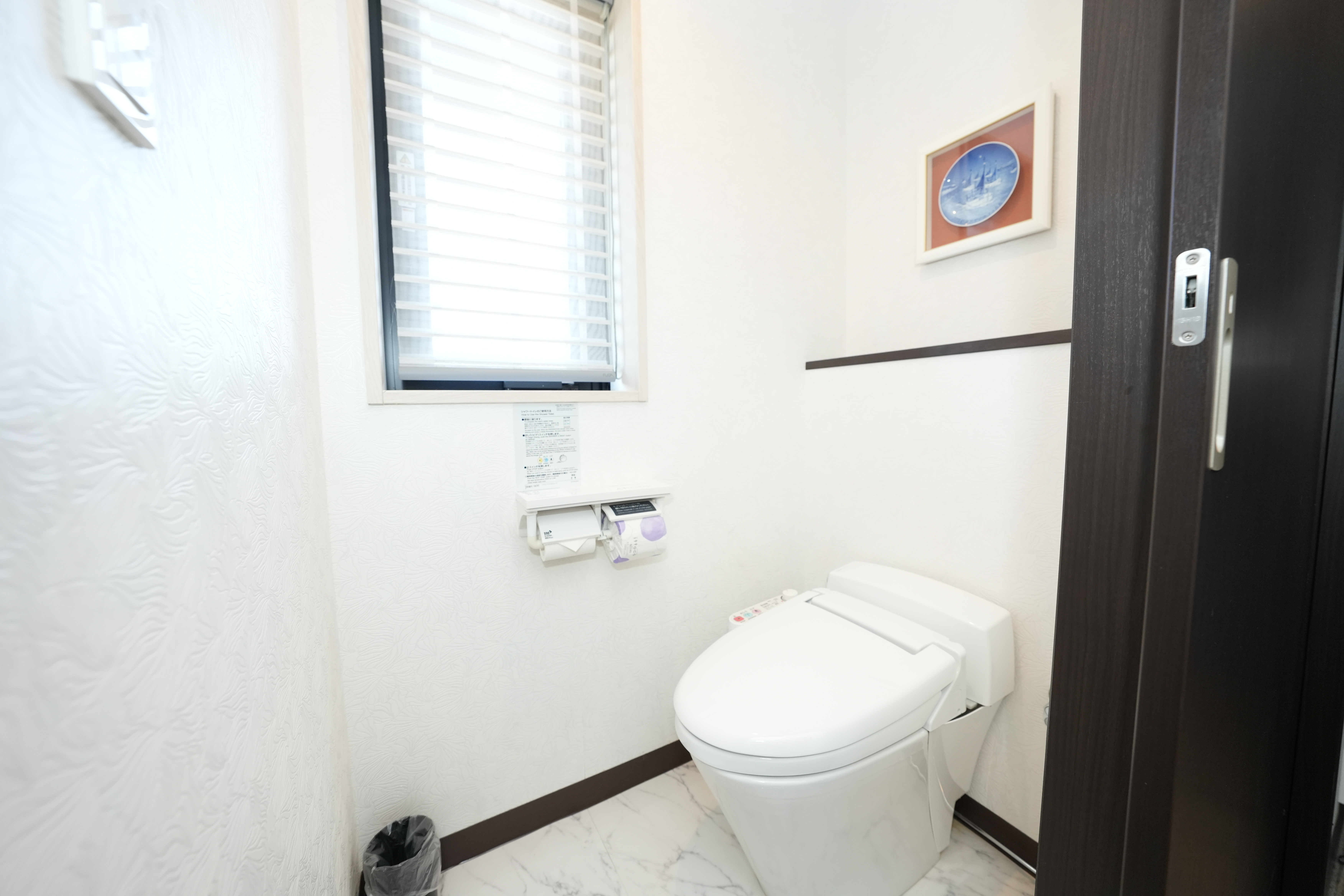 【プレミアム・コーナー・クイーン】ベッド幅1600mm 　風呂・トイレ・洗面別　ボディーシャワー