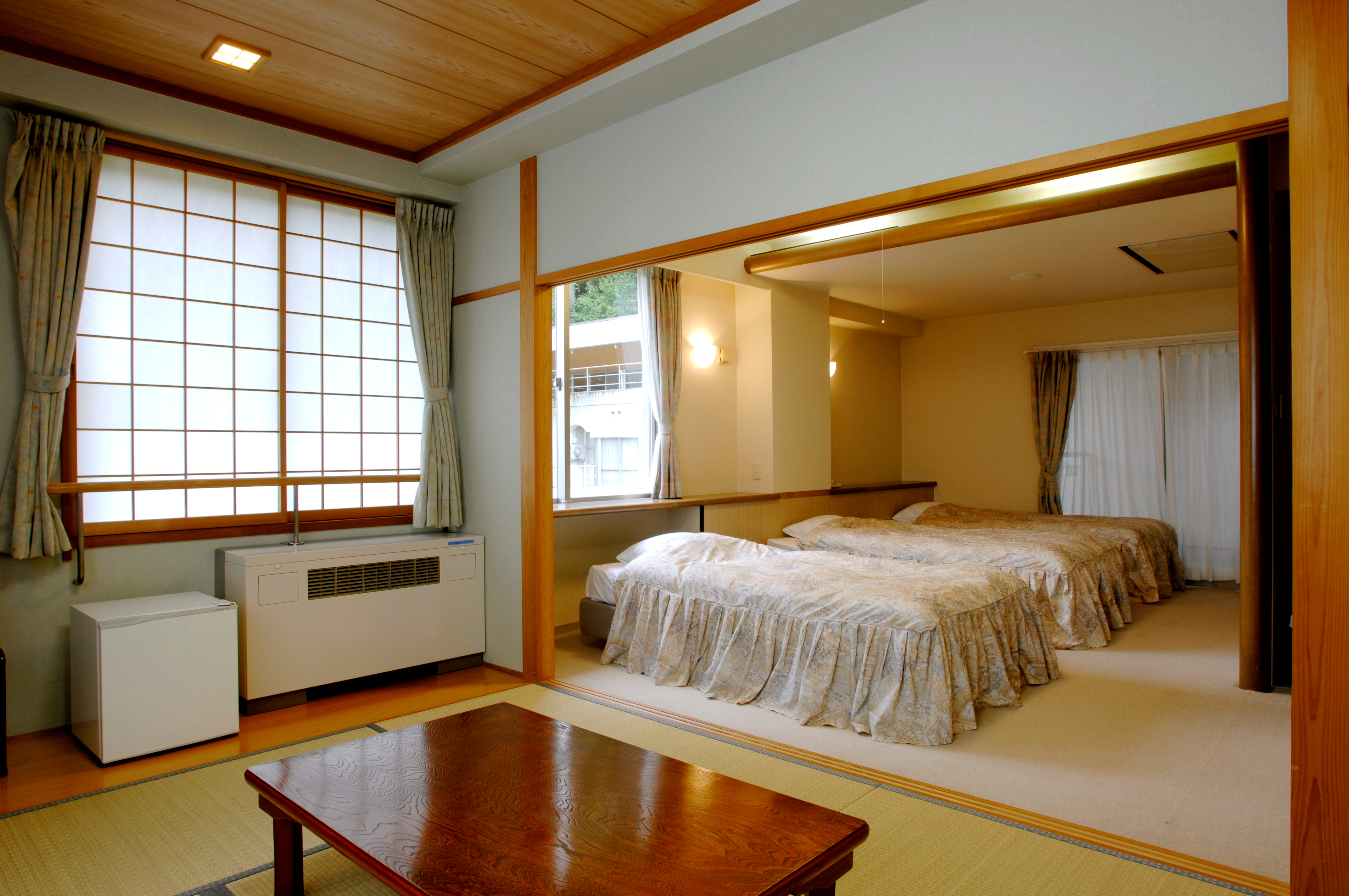 本館　和洋室３ベッド＋和室6畳間（バストイレ付）