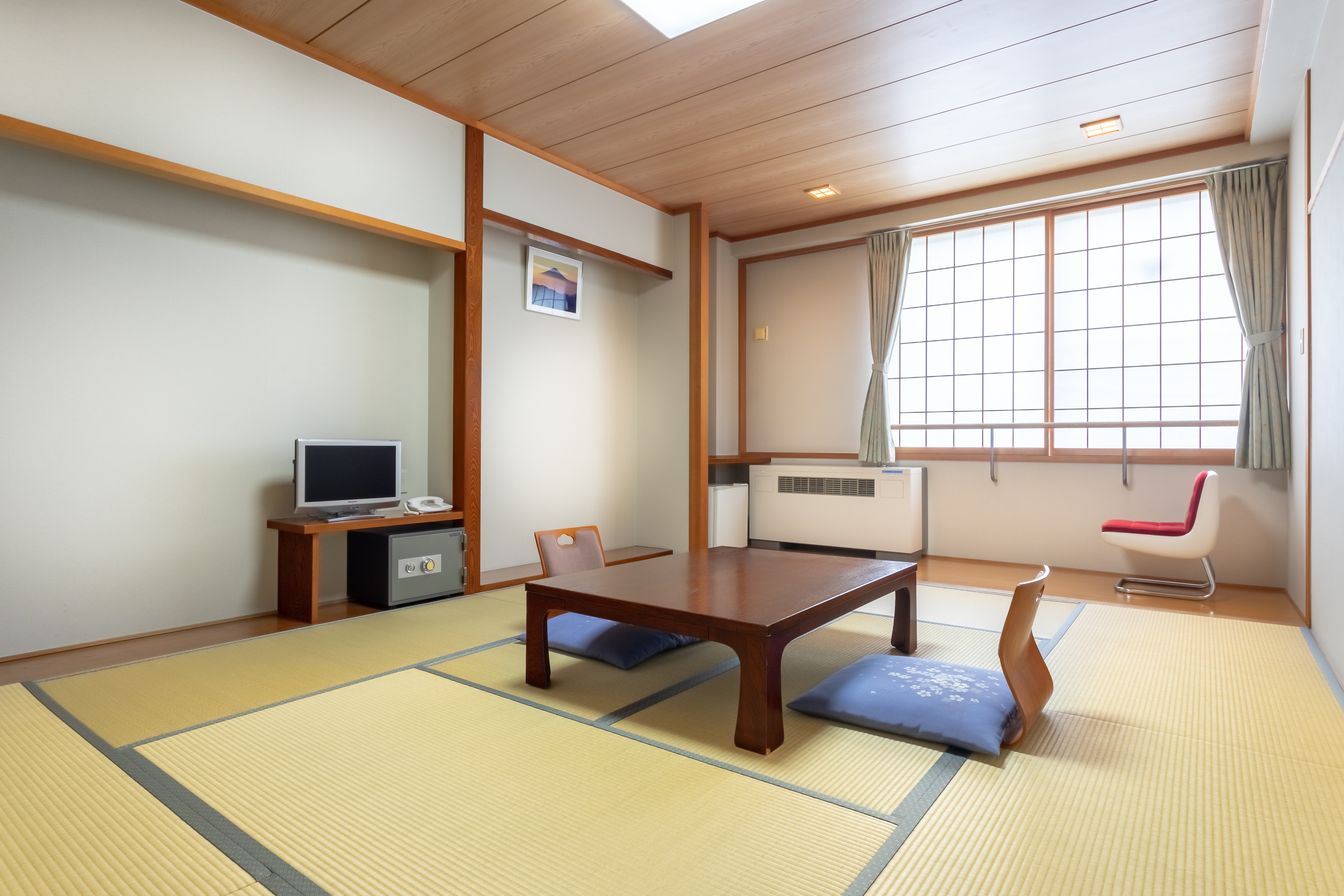 本館　ゆったり和室10畳間（バス・トイレ付）