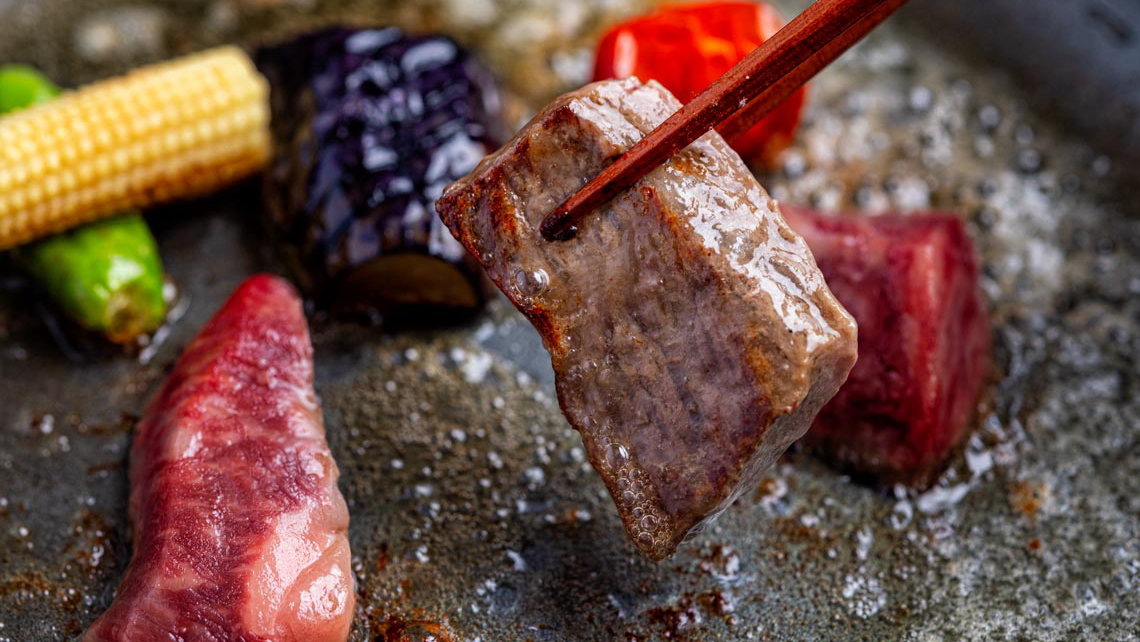 【上州牛のステーキ】お好みの焼き加減でお召し上がりください。ジューシーな肉汁も美味。