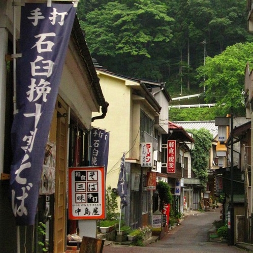 ■四万の町並み■四万やまぐち館から少し歩けばそこはノスタルジックな温泉街が・・・。