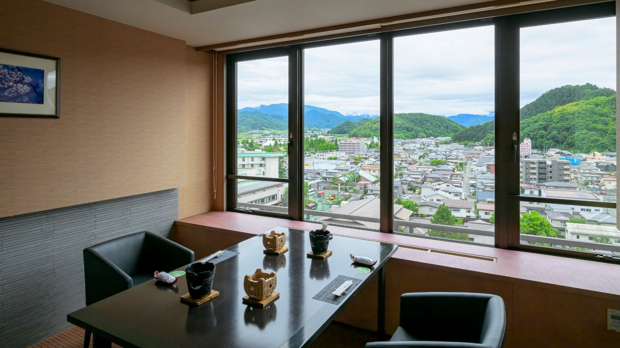 【個室食会場　彩花亭】