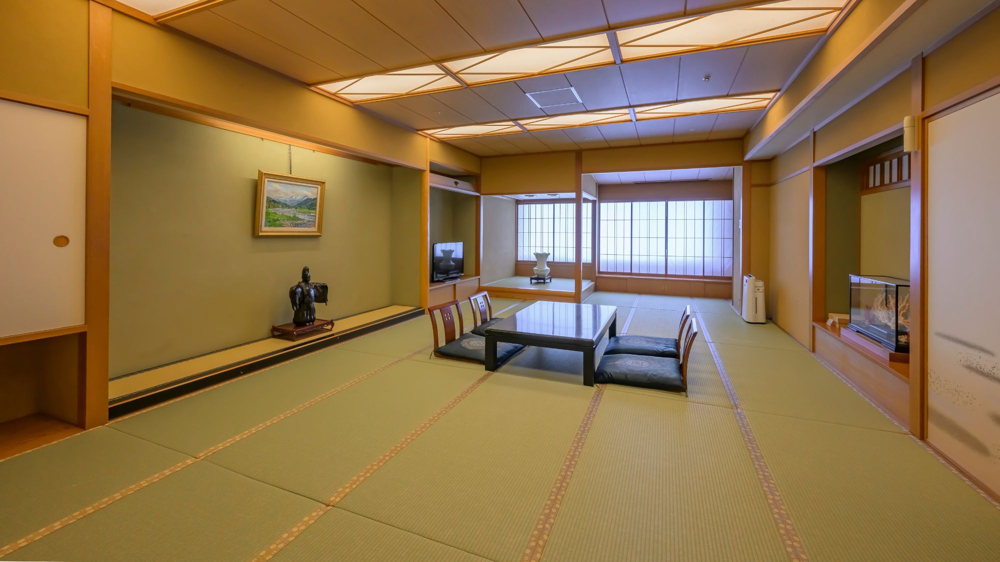 【特別貴賓室　珊瑚】将棋タイトル戦「名人戦七番勝負」で対局室として使用される特別仕様の貴賓室です。