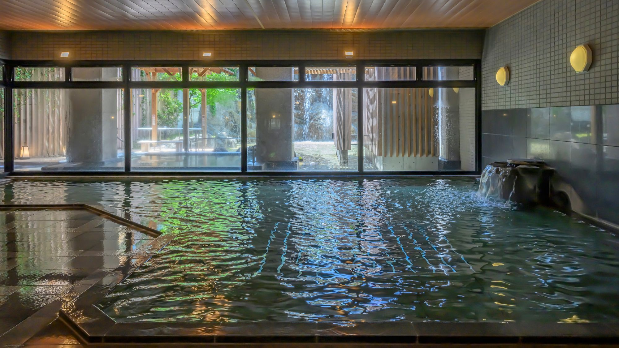 【男性大浴場ー殿の滝ー】