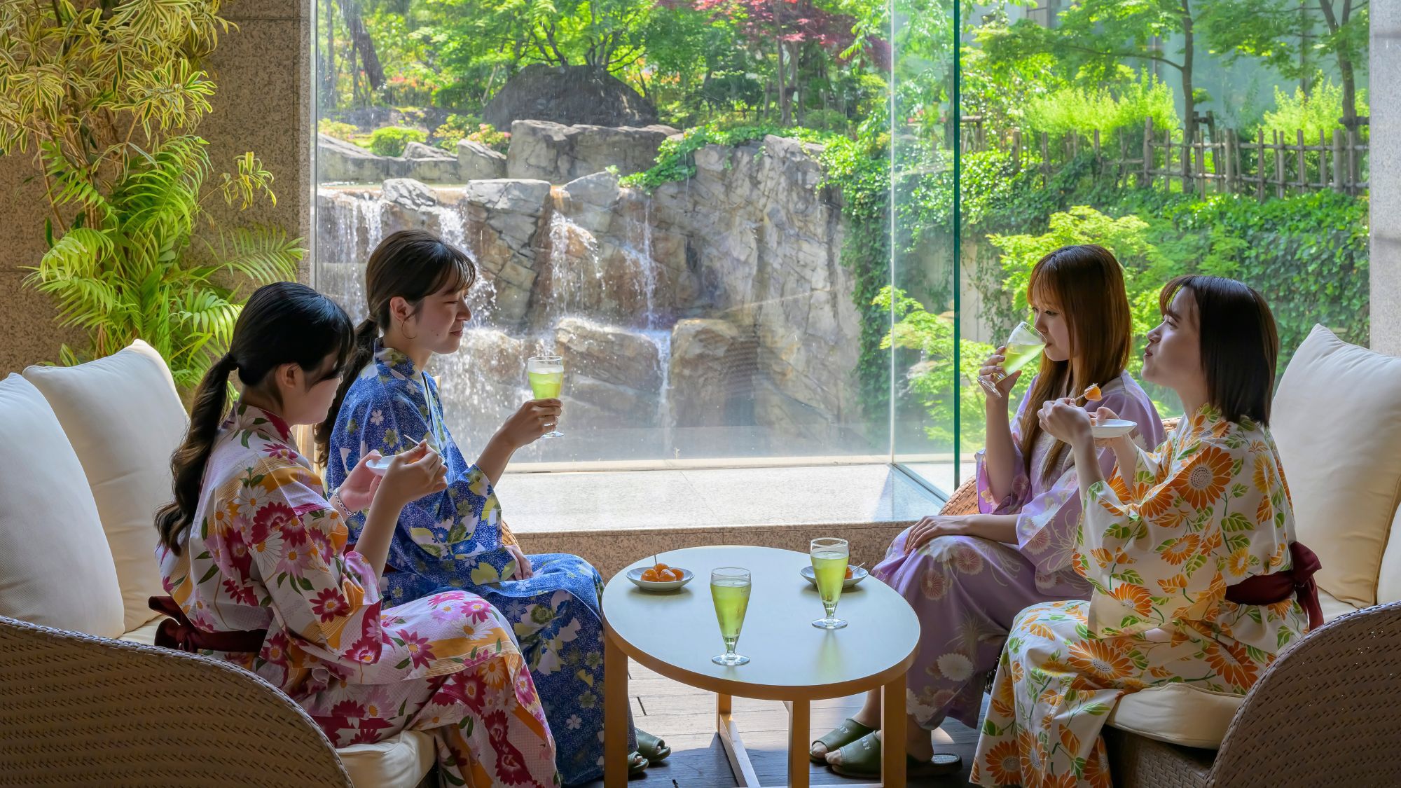 【ロビーラウンジ サン・ガーデン】