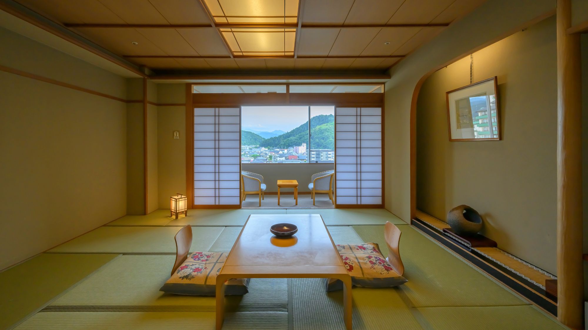 【和室10～12.5畳】天童ホテルのスタンダードな落ち着きのある和室。定員6名様まで。