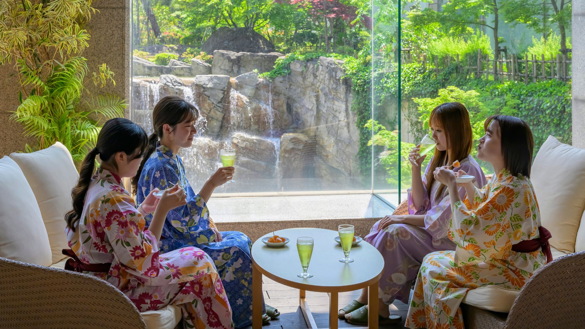 【ロビーラウンジ　サン・ガーデン】