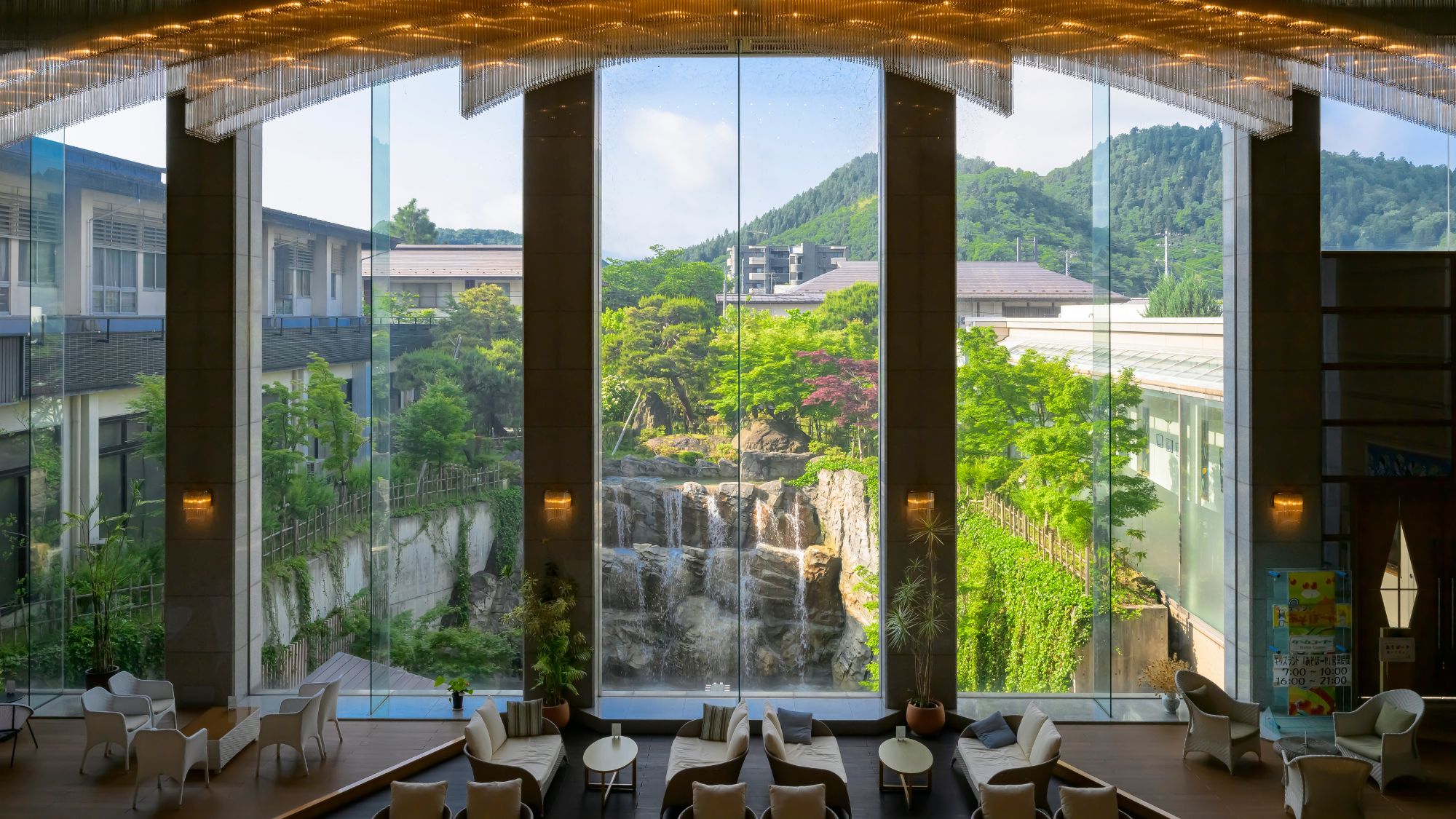 【ロビーラウンジ　サン・ガーデン】