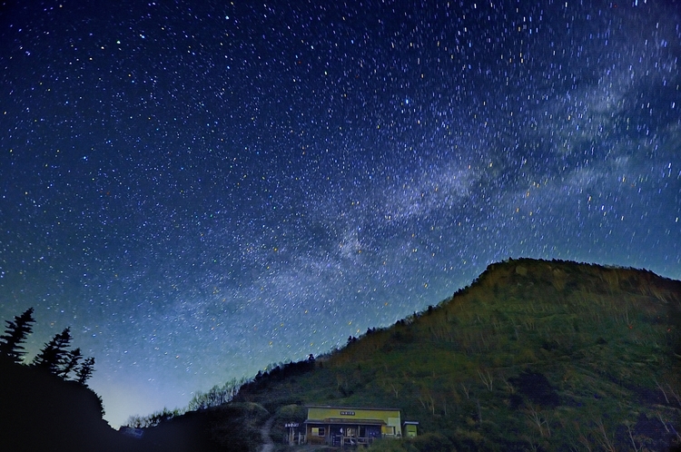 笠岳にかかる天の川