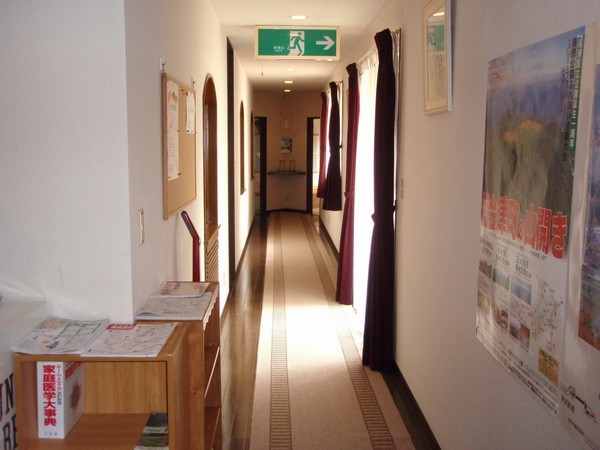 Lorong di dalam gedung