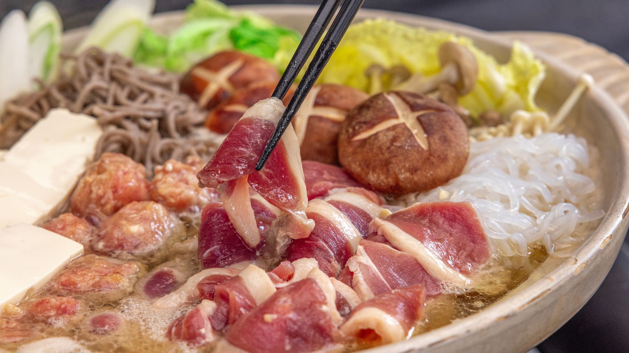 【春SALE】【秋・冬限定1泊2食】選べる夕食★滋賀牛鍋or近江鴨鍋＆朝食に焼きたてパンセット♪