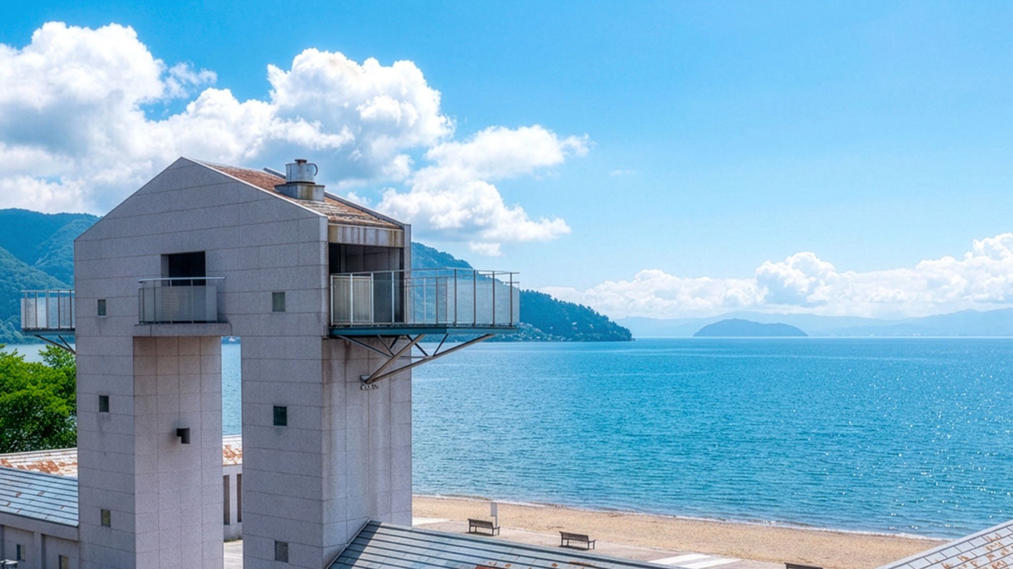 2階琵琶湖側のベランダからみた景色♪天気が良ければ向こう側の島も見えるほど見晴らしが良いです。