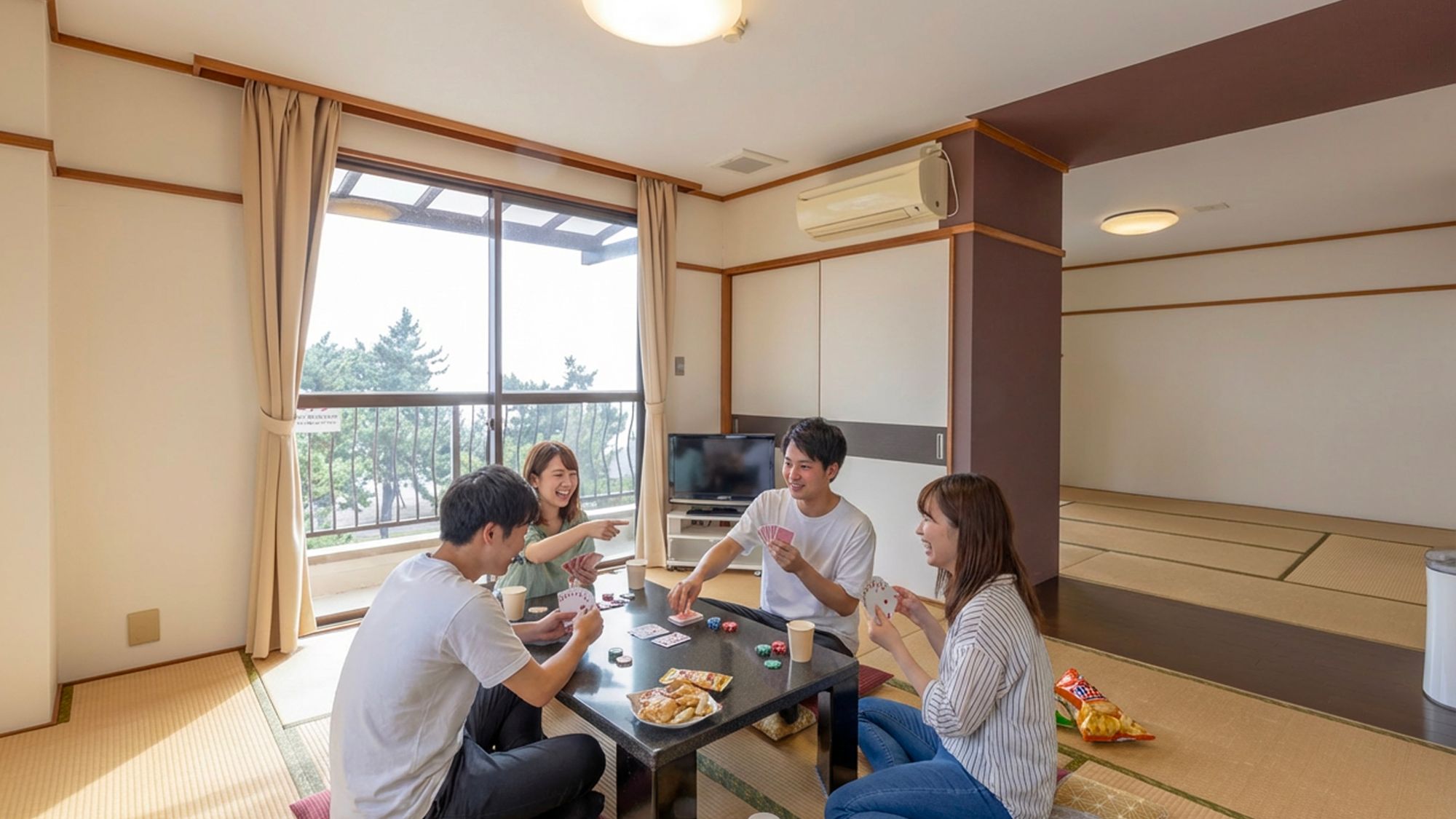 琵琶湖が一望できる〈303号室〉