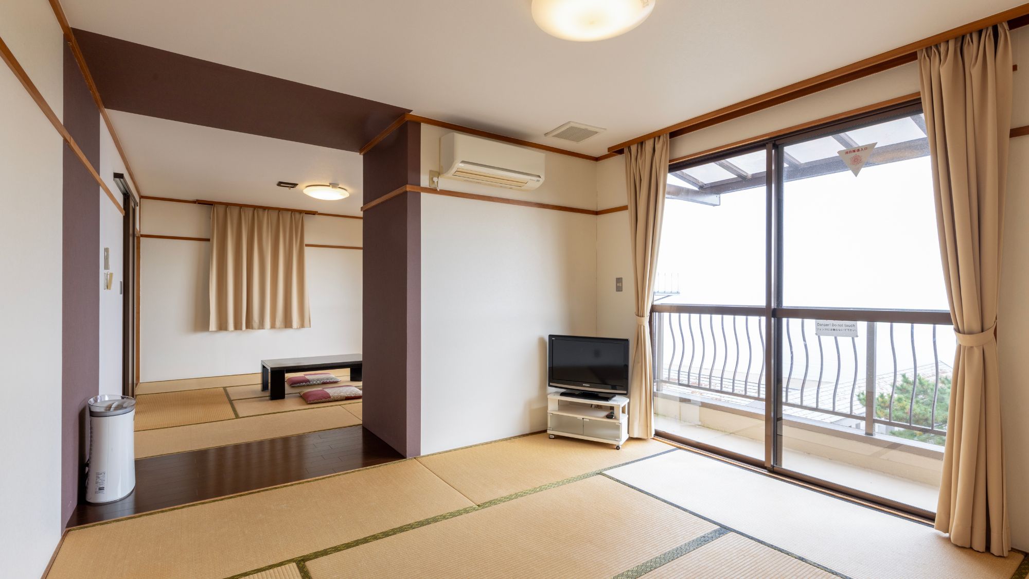 琵琶湖が一望できる〈303号室〉