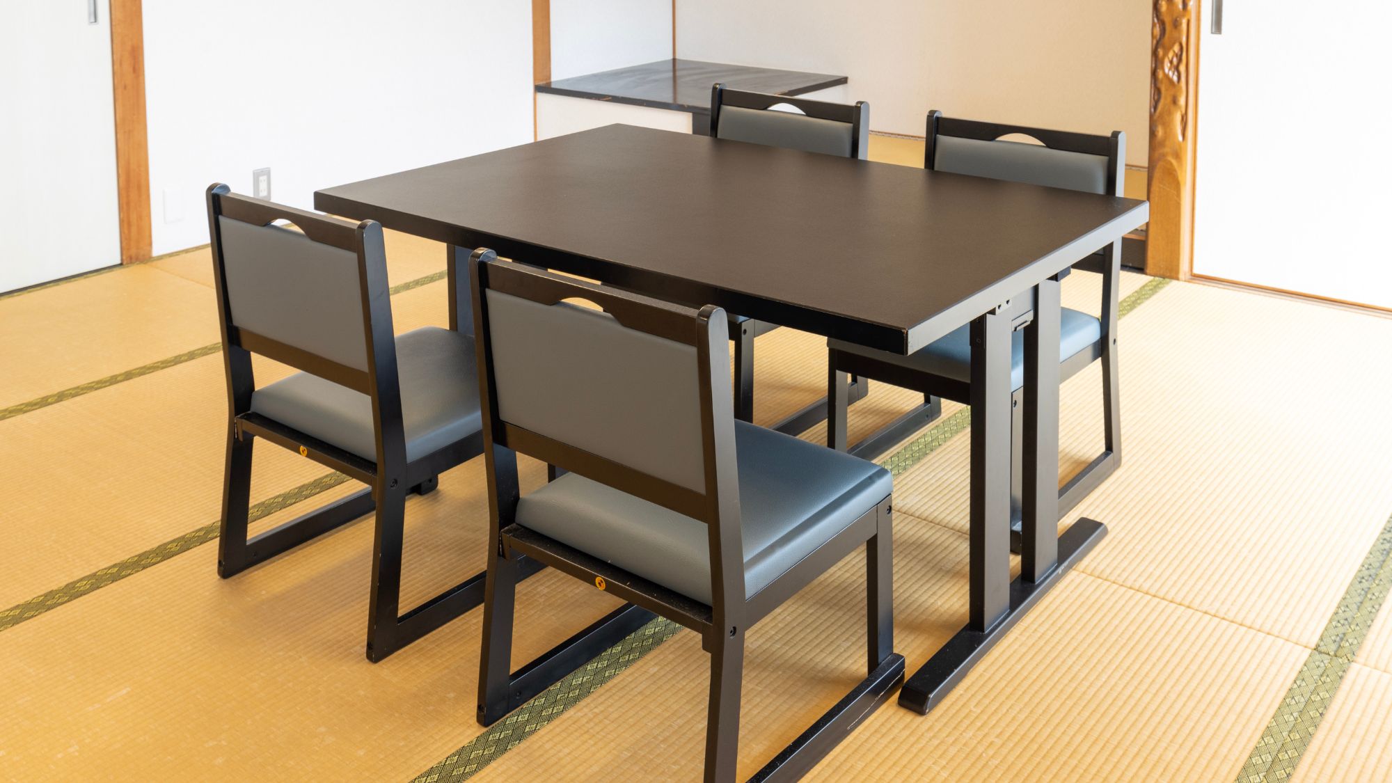 こちらの机をご用意することも可能です。