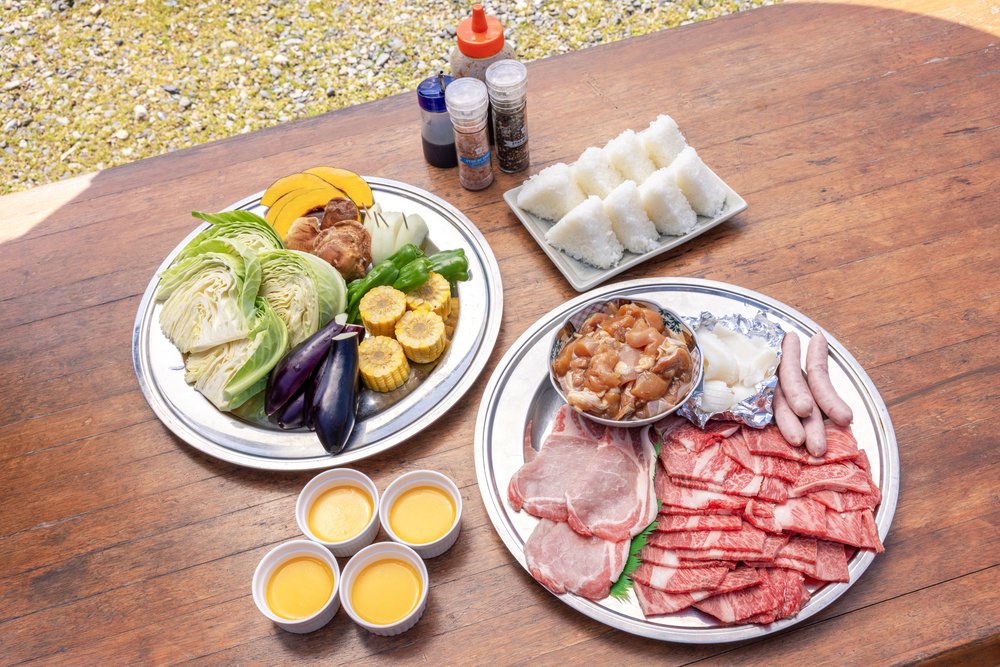 滋賀牛＆高島名物味付け鳥のとんちゃん焼きがお楽しみいただける、スペシャルBBQ！（写真は4名様分です）