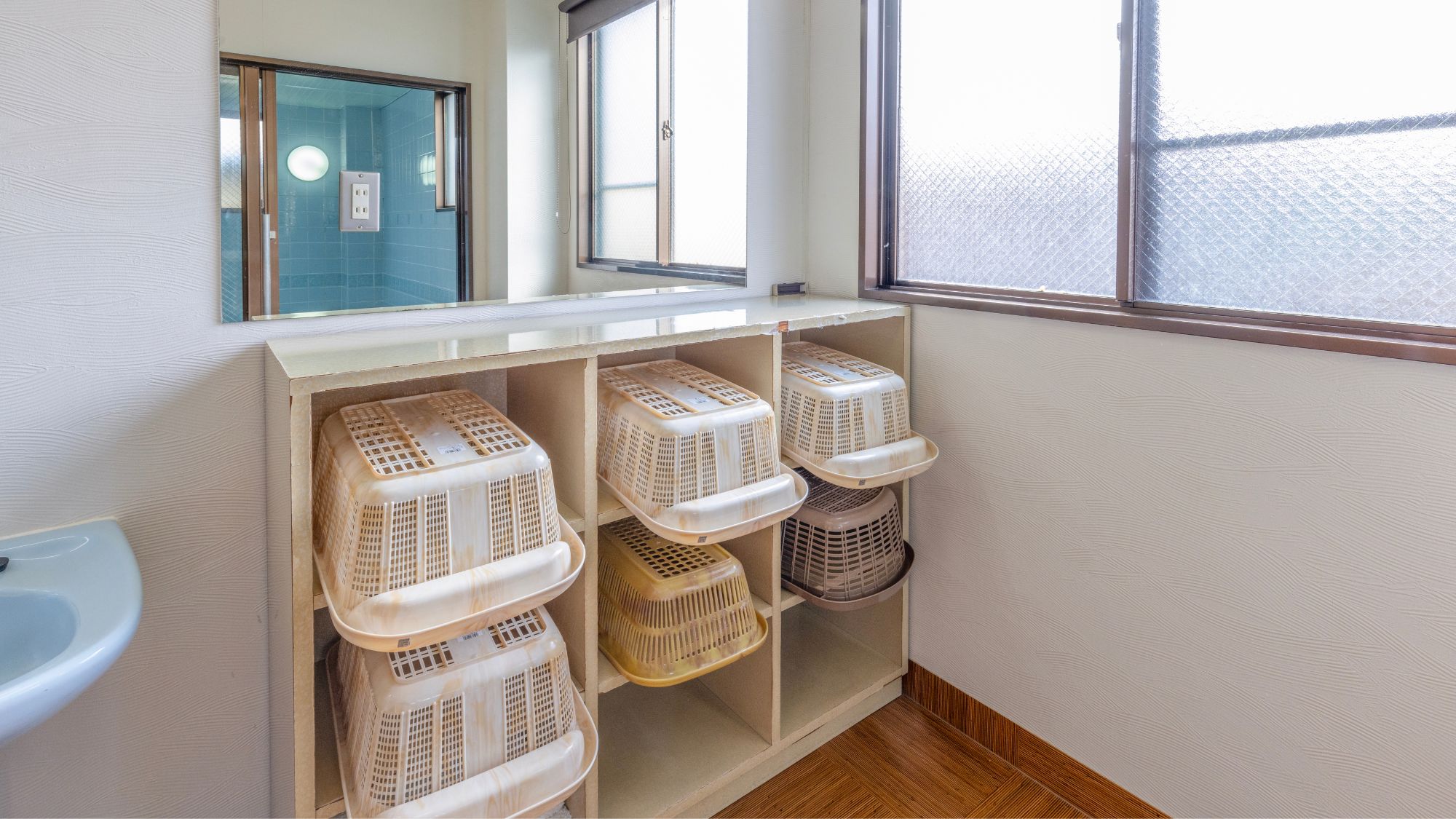 脱衣室も広々としています。