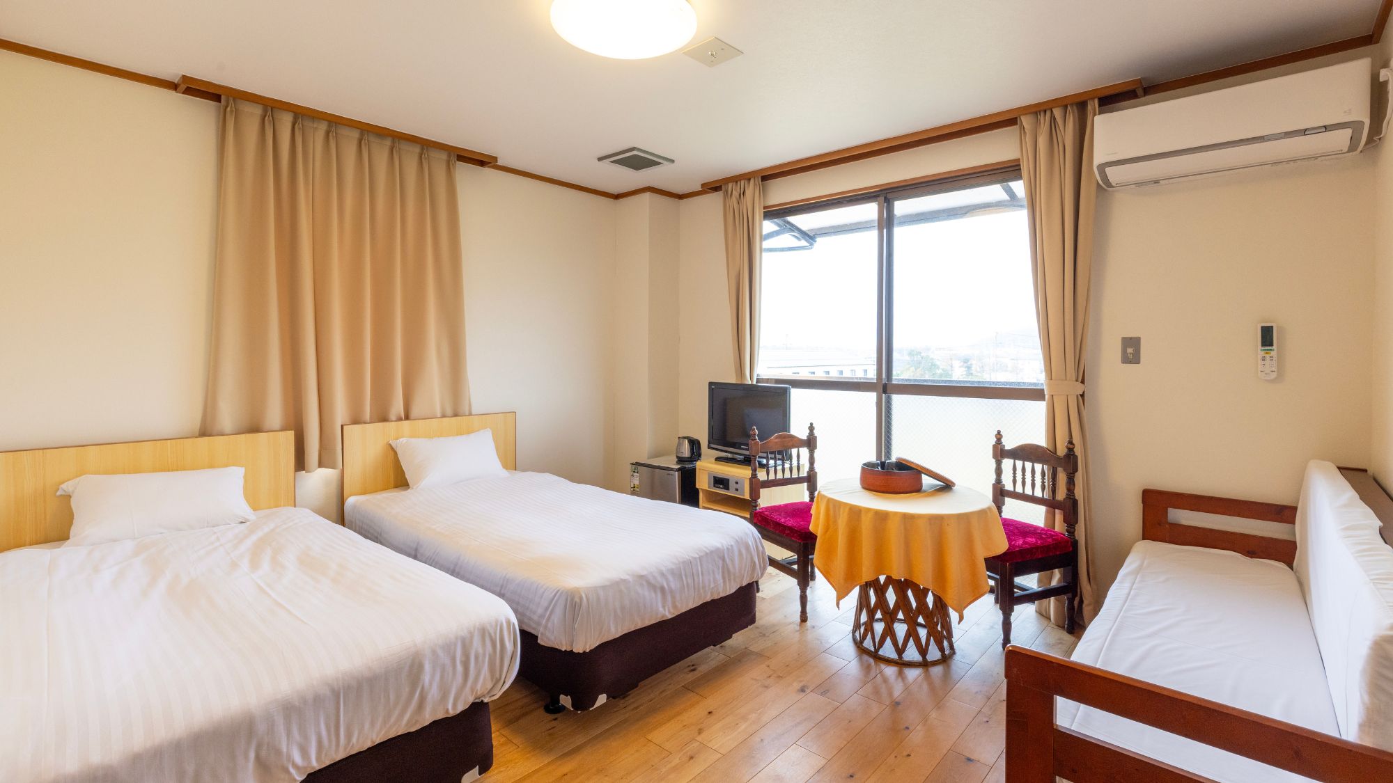 冬は美しい雪化粧の山が見える〈307号室〉