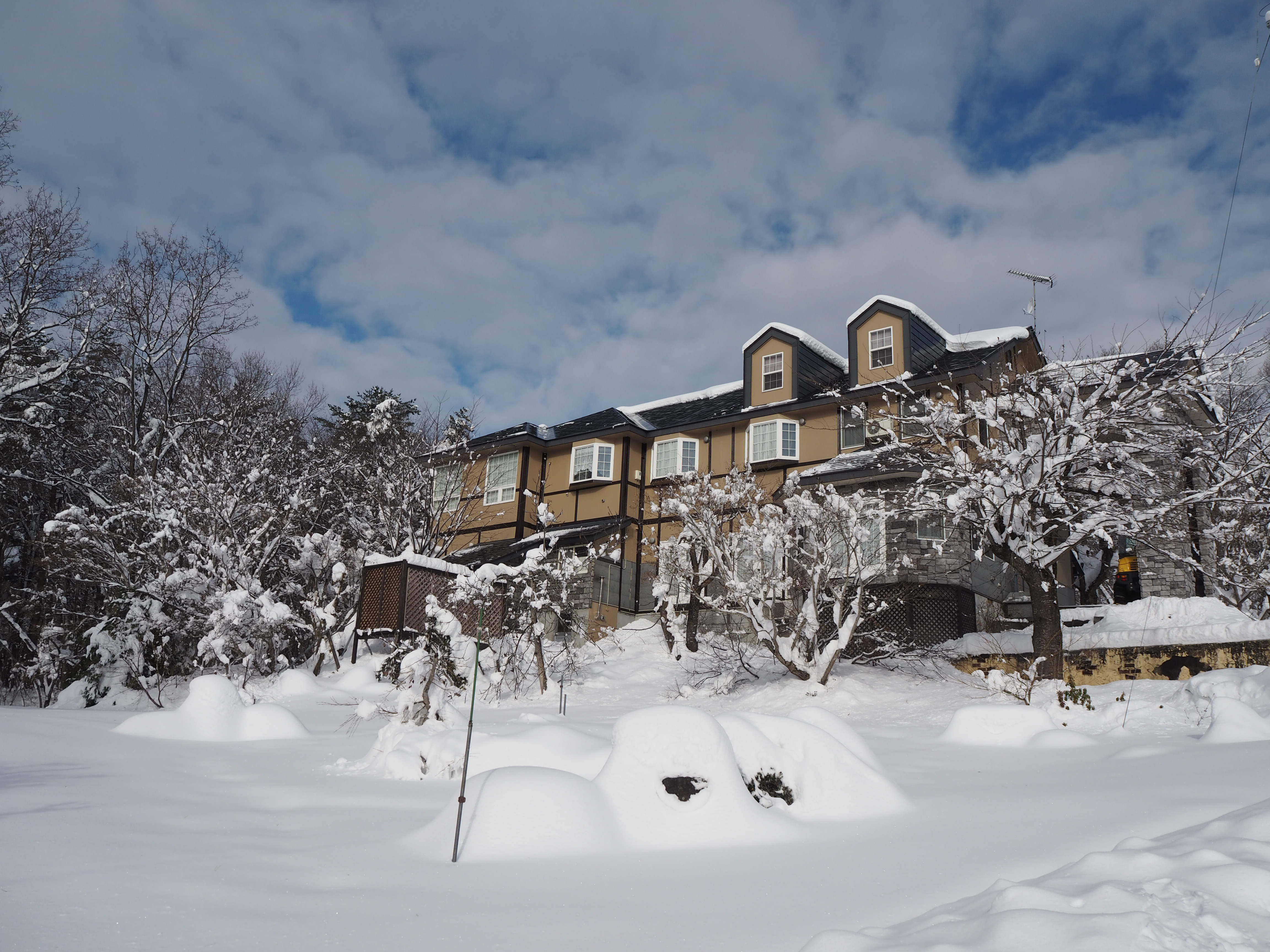 雪景色が迎えてくれる、冬だけの特別な時間