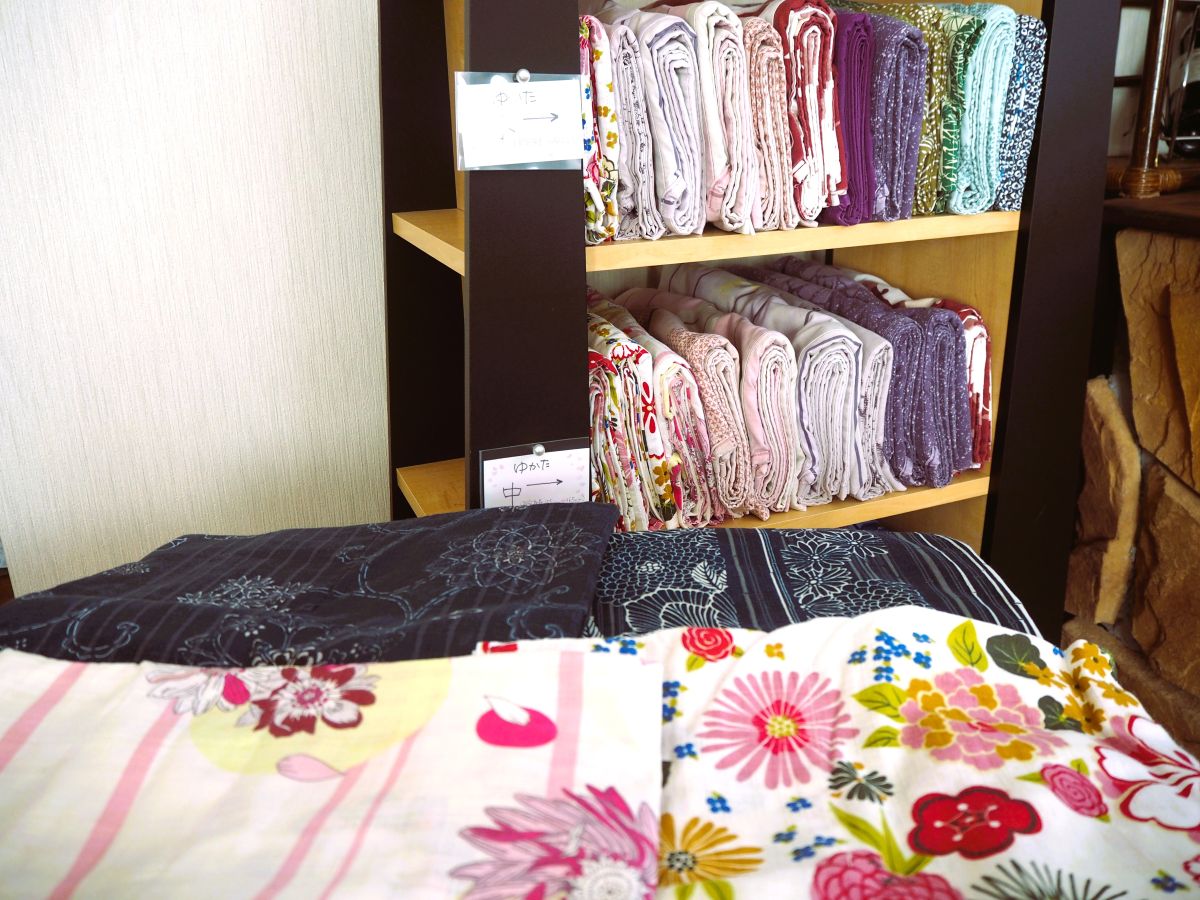 浴衣は数種類の中からお好みの物をお選びいただけます