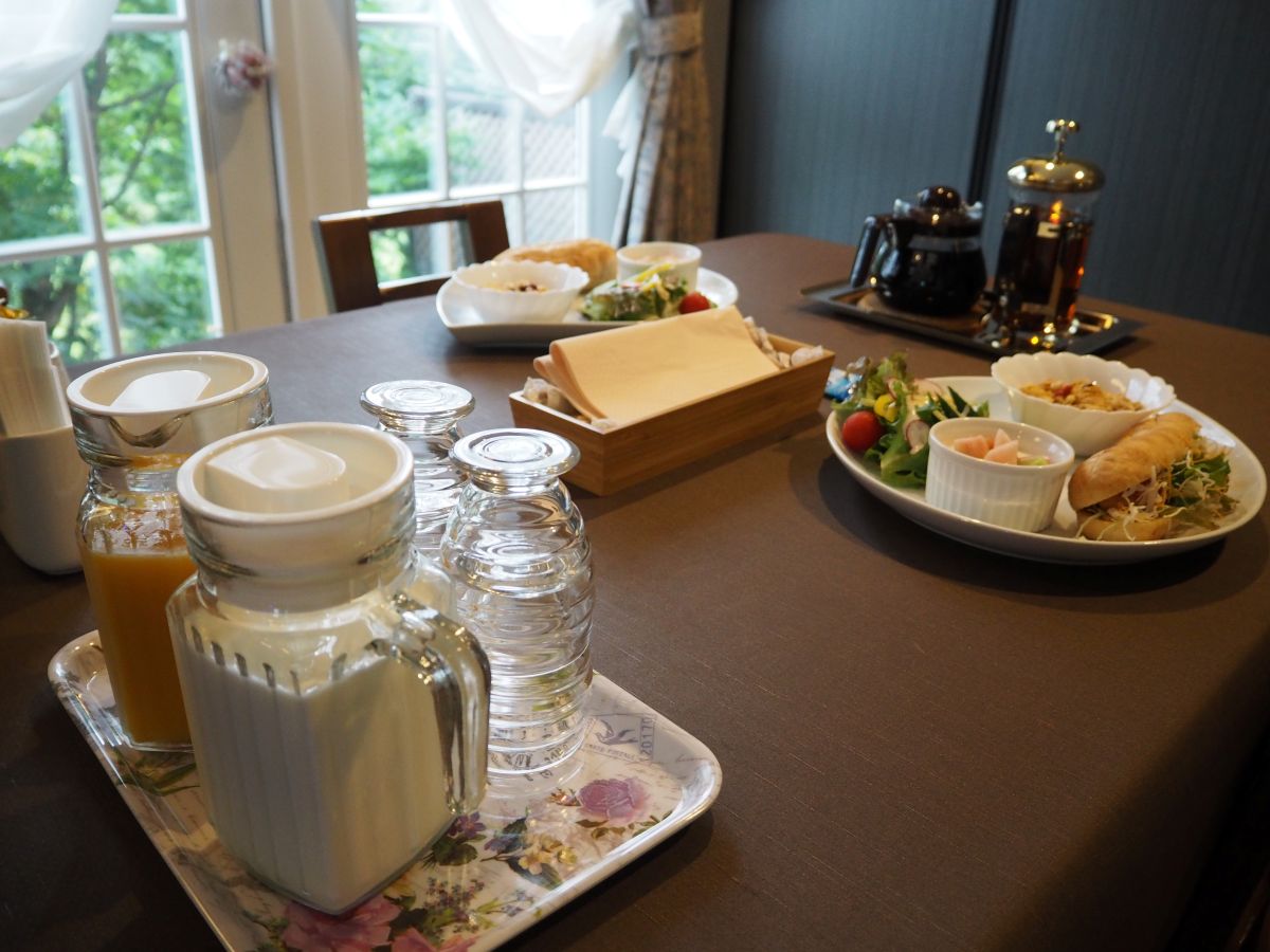 朝食のテーブル