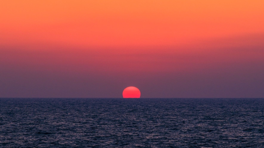 ▲庭園からみた夕陽は息を呑む美しさ