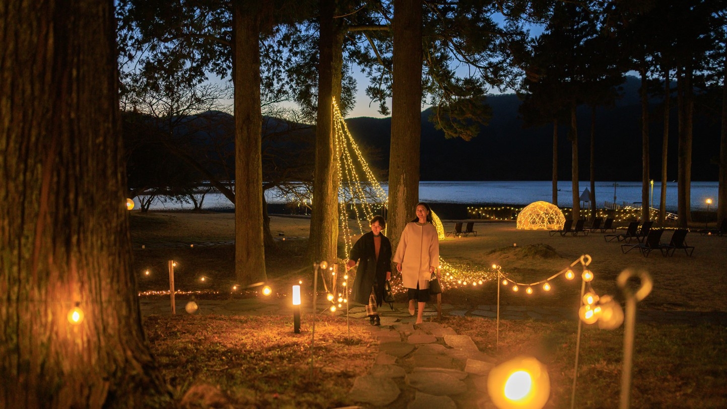  【期間限定セール】 箱根と芦ノ湖の休日（夕朝食付き）ディナーブッフェ