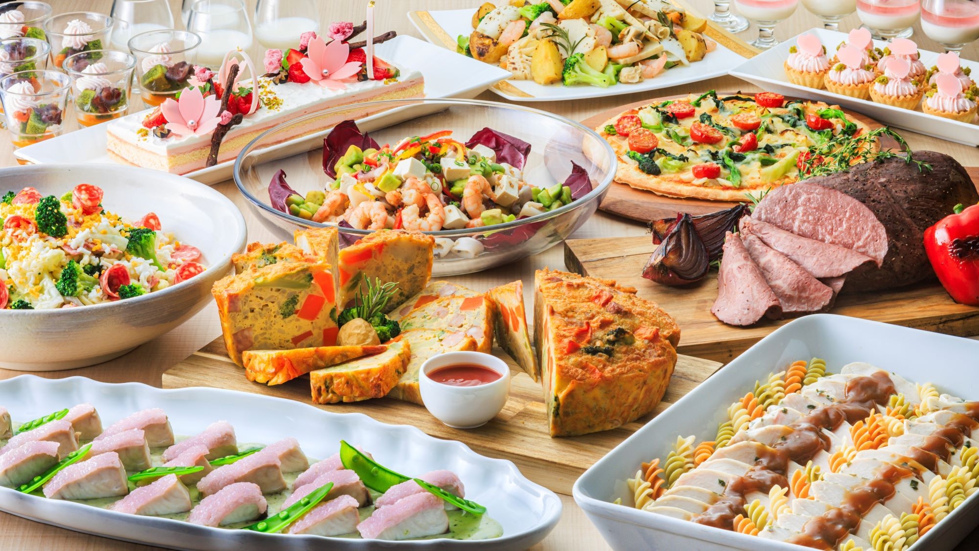  【期間限定】 箱根と芦ノ湖の休日（夕朝食付き）ディナーブッフェ