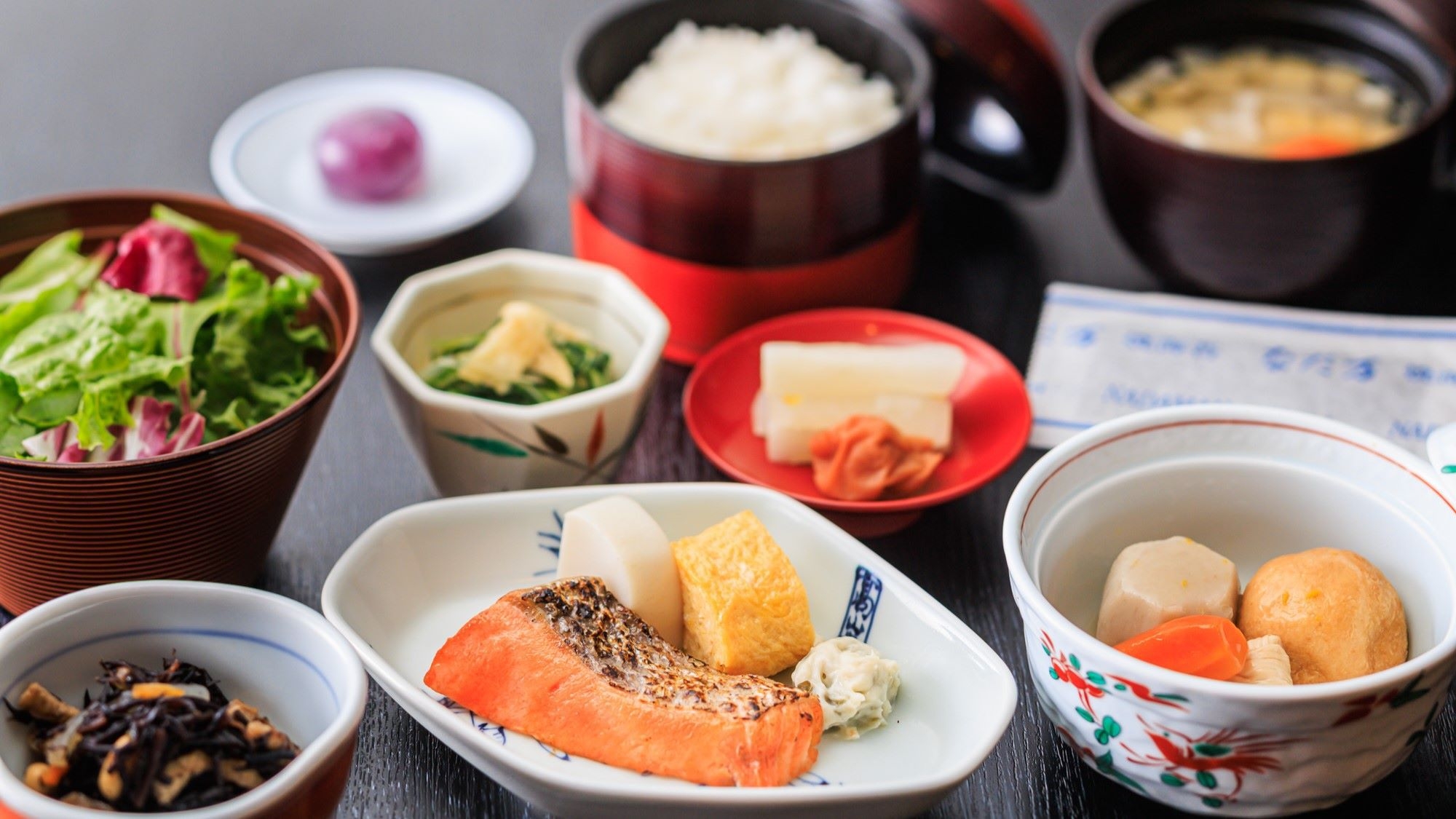  【期間限定】 箱根と芦ノ湖の休日（朝食付き）和洋ブッフェ or なだ万和朝食