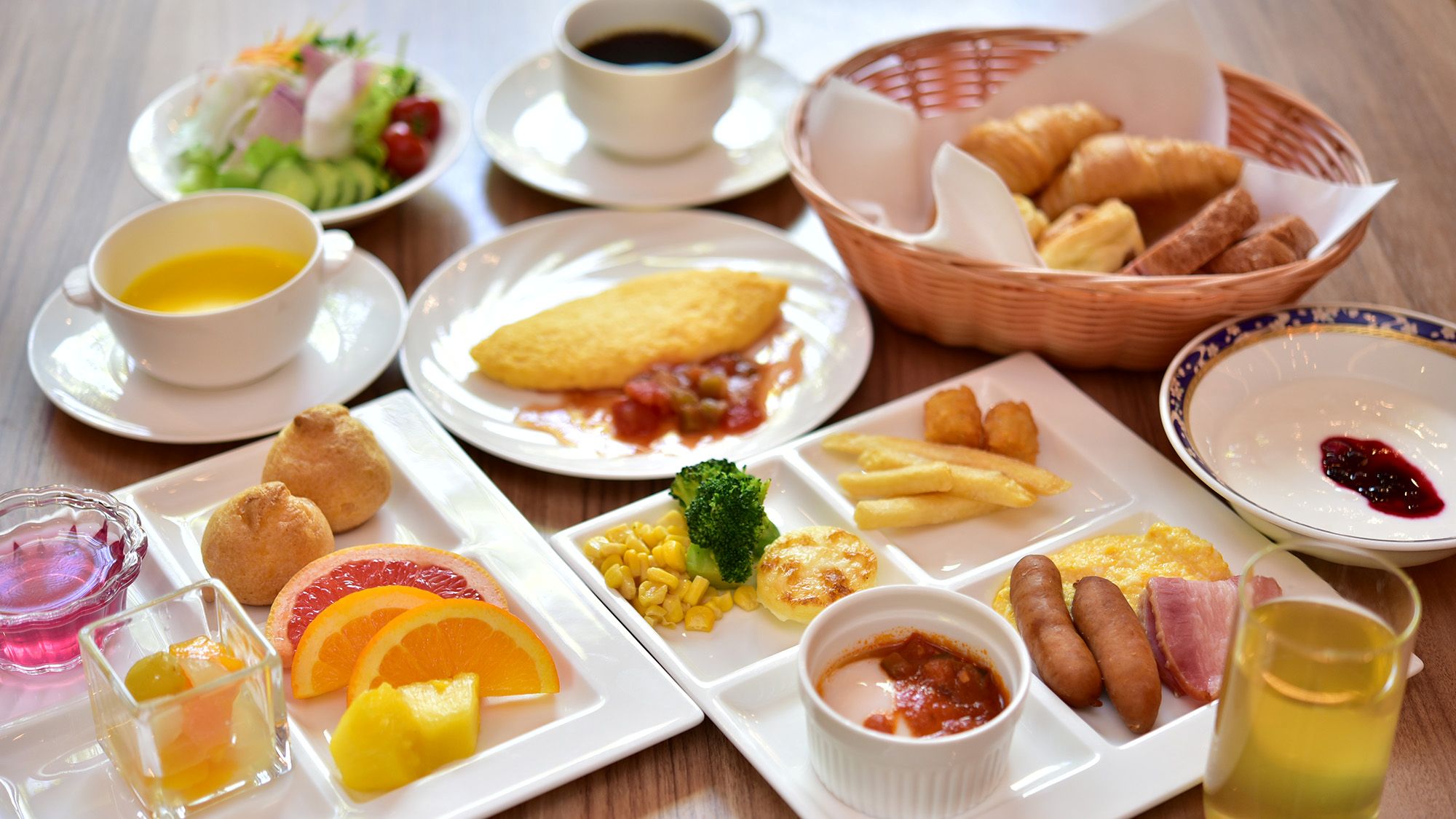 地元の食材を使用したバラエティ豊かな和洋ブッフェ