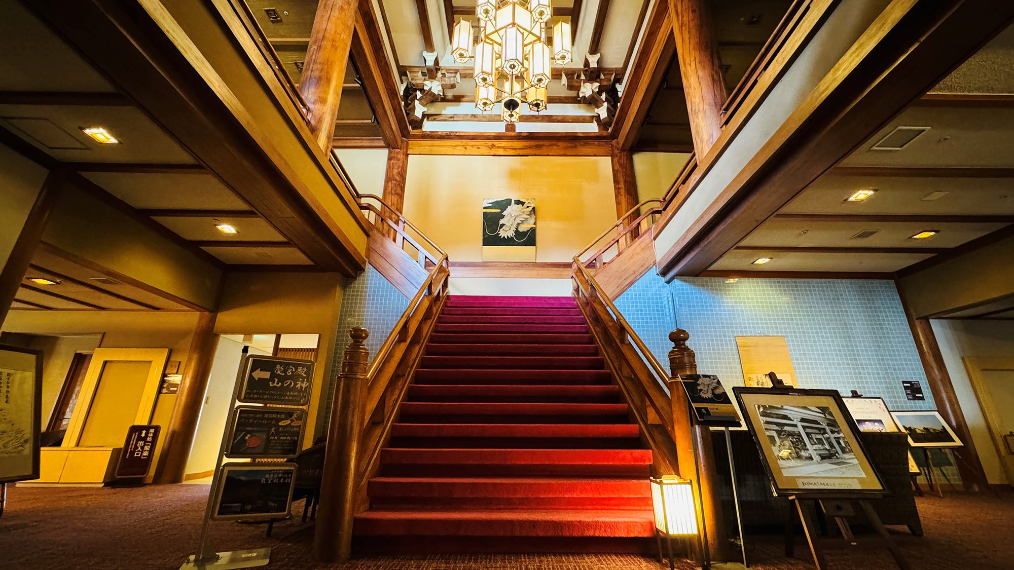 龍宮殿本館_中央階段