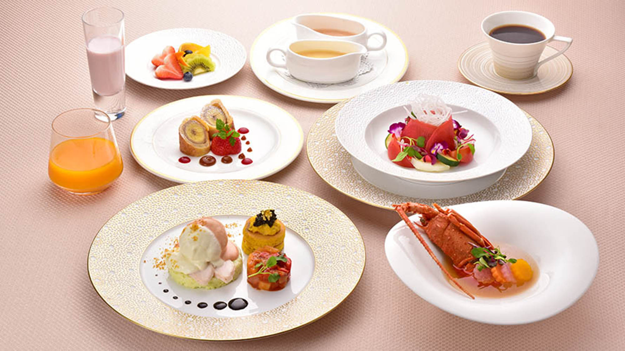 メインダイニングルーム ル・トリアノンのお正月限定の特別朝食 心華やぐお料理をお楽しみください。