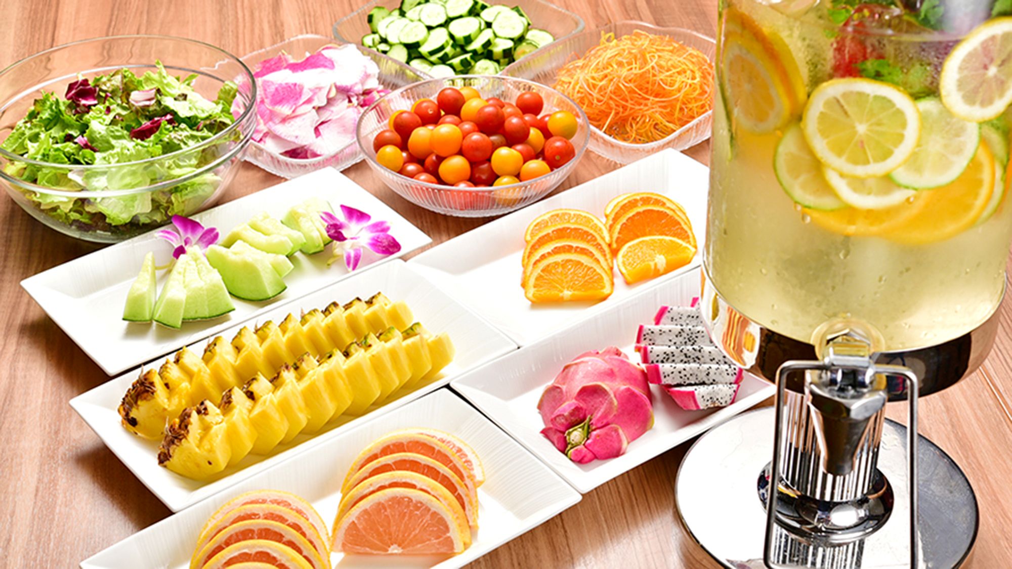 レイクサイドグリルでは地域の野菜や果物を使ったお料理をご用意しております