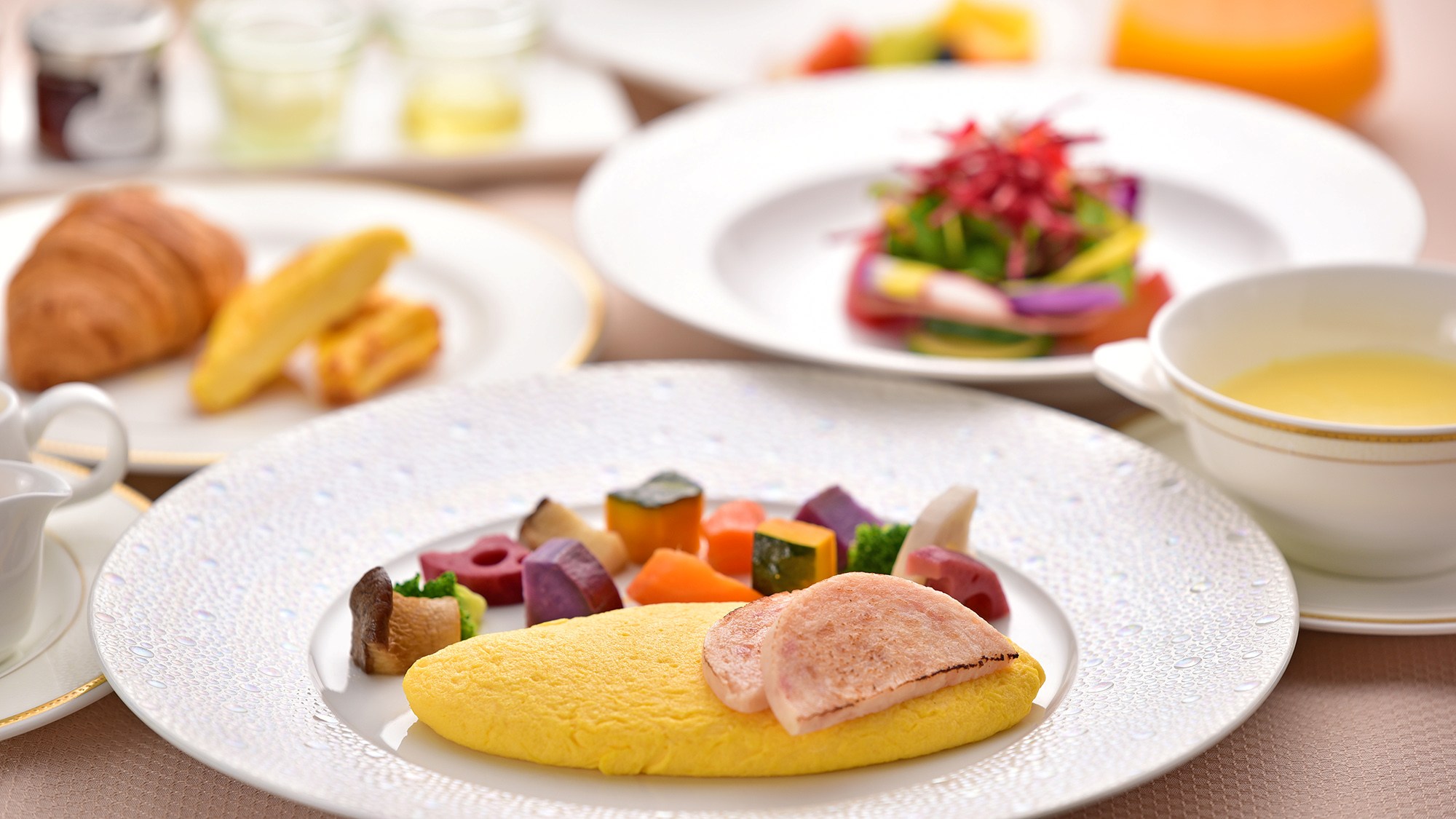 芦ノ湖畔の自然のに癒やされて心をも満たす優雅な朝食