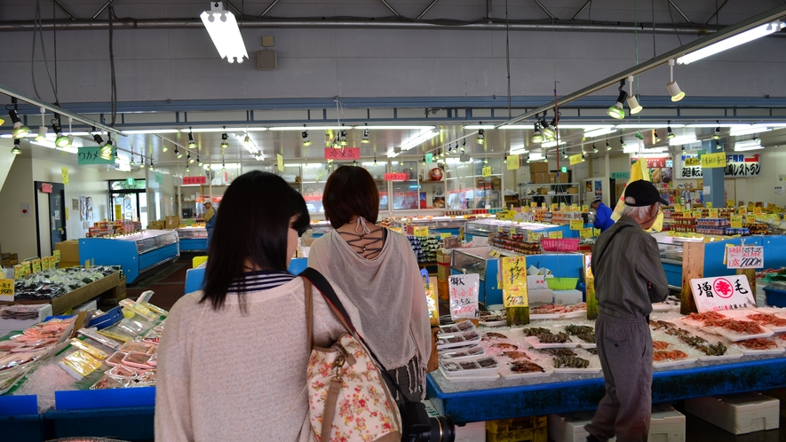 那珂湊おさかな市場 - 食べるも良し、買うも良し。新鮮な魚介類がいっぱい！