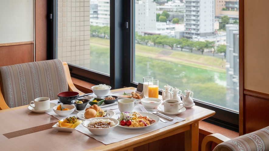 【朝食バイキング】最上階レストラン 朝食会場