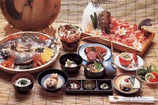 のっぺい汁、さわち料理、さざえ壷焼などは当館で江戸初期に誕生した料理です。６千一例