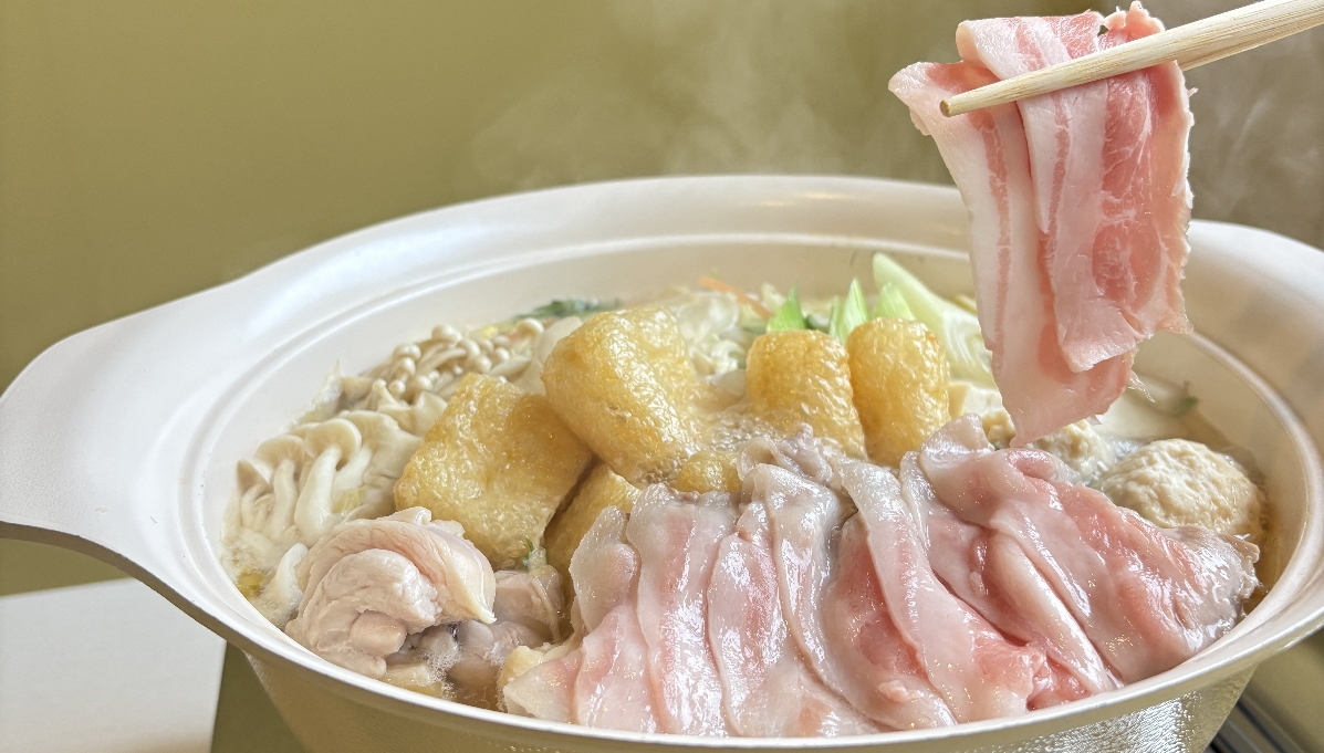 【ホテル・ヴィラ共通★一泊二食】冬限定・旨塩だし鍋（鶏・豚・つくね）