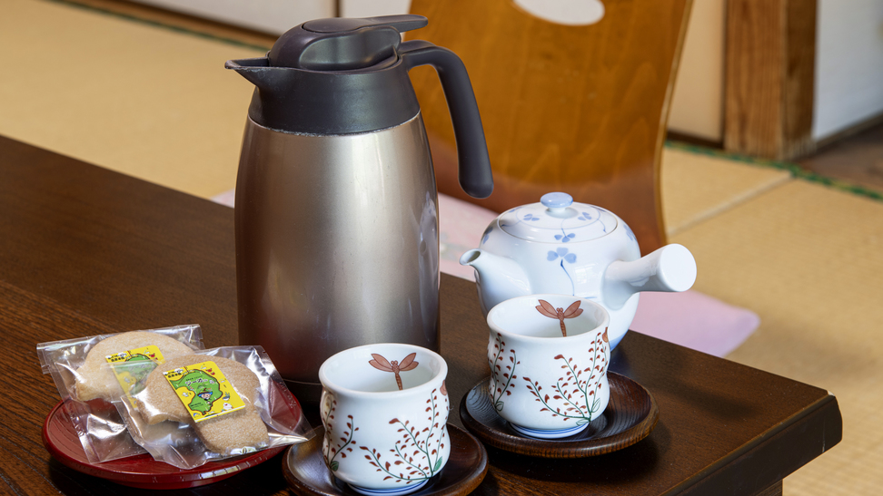 【別館和室】保温ポットとお茶セットをご用意しております
