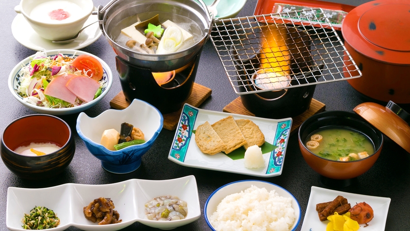 【楽天月末セール】◆郷土料理会席◆「当館人気の夕食×日本最古の温泉」を存分に♪
