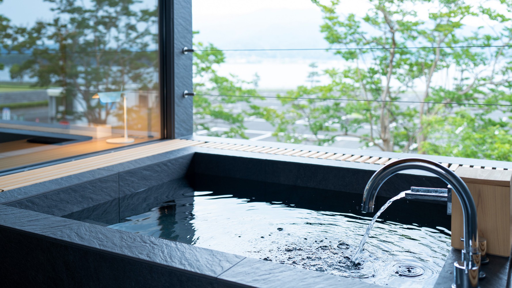 【蒼翠 so-sui】開放感のある露天風呂からは天橋立を一望！プライベートな湯浴み時間をお過ごしくだ