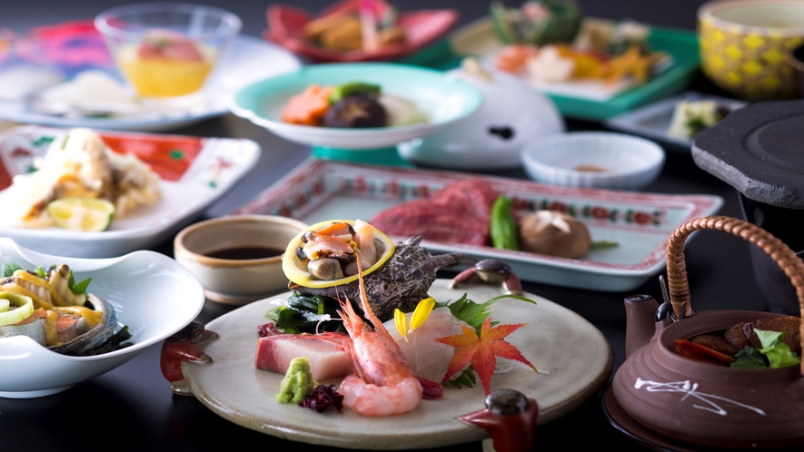 【秋・丹後味覚会席】和牛の石焼きや、蒸し鮑、松茸の土瓶蒸し＆天ぷらなど秋を感じる旬の逸品をどうぞ。