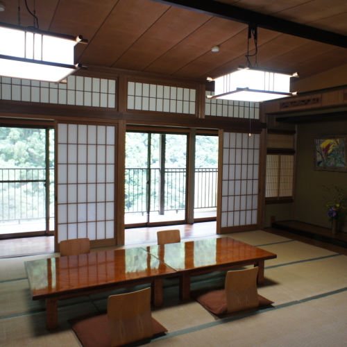 [Japanese-style room 17.5 tatami mats] Large room with a view of the Sandankyo ★ Ideal for families and groups!