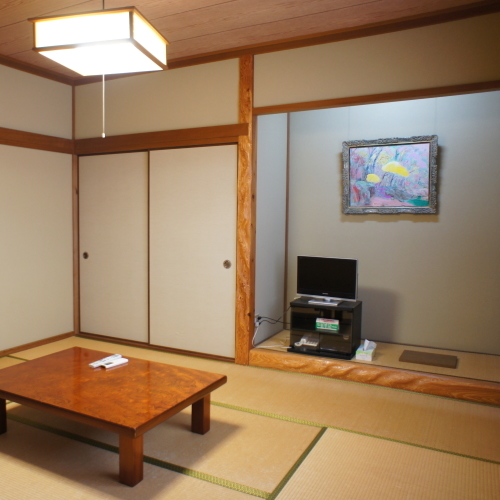 [Japanese-style room 8 tatami mats] Road side view-with toilet
