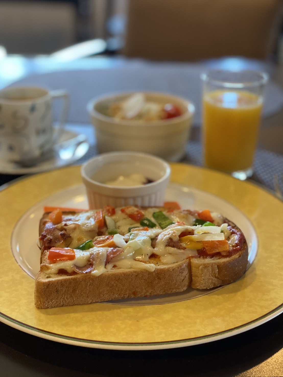 1階カフェツェルマット朝7時～open