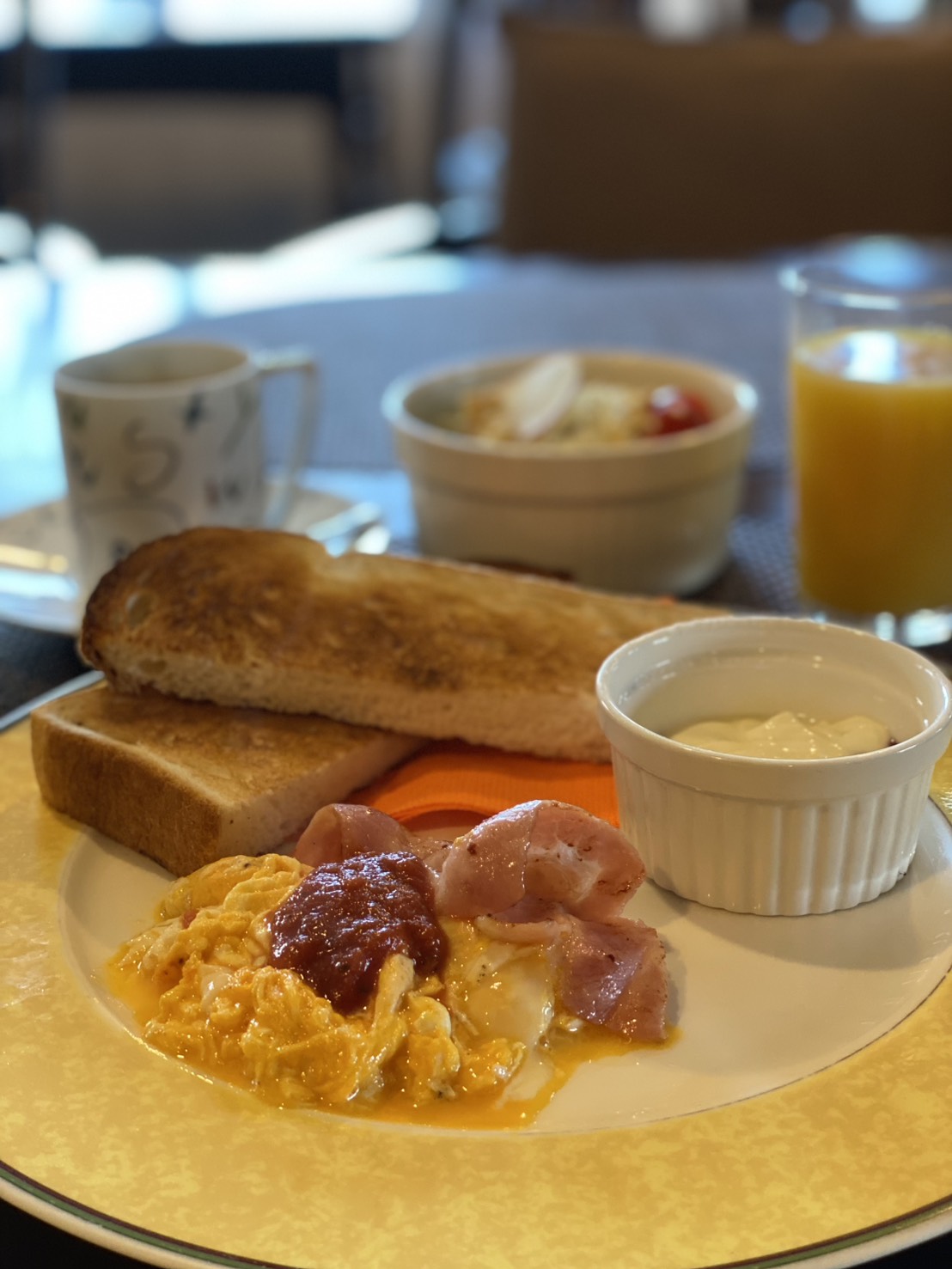 1階カフェツェルマット朝7時～open
