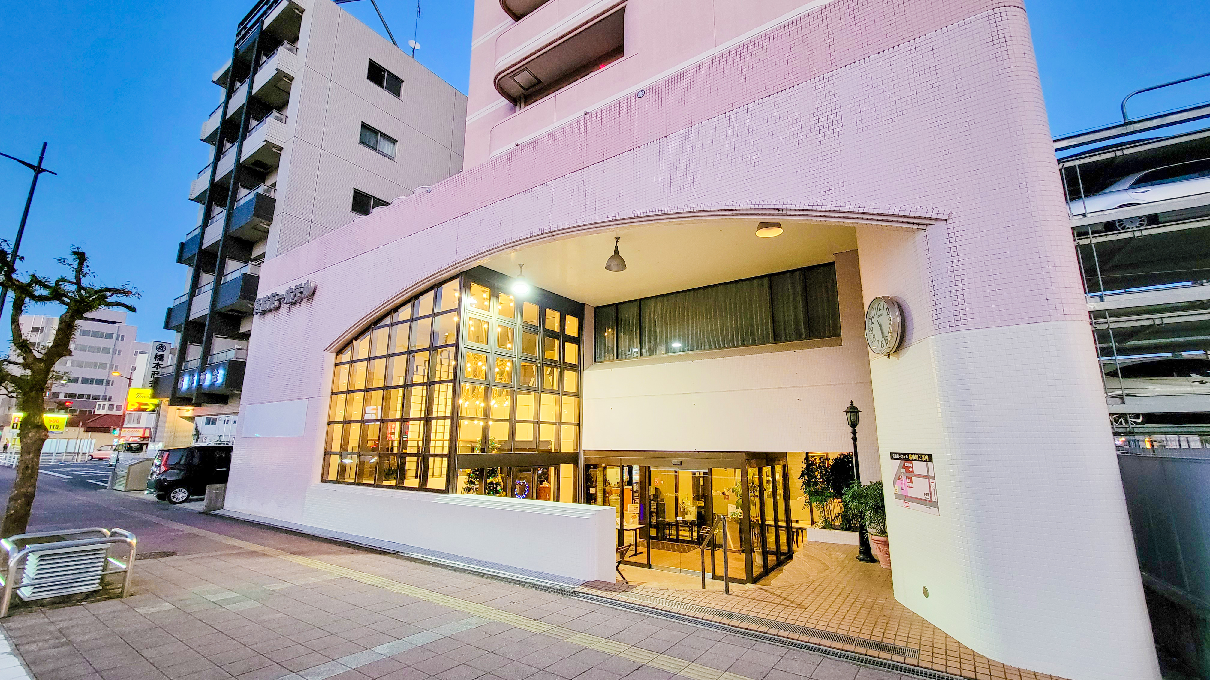 ホテル入り口【西口】