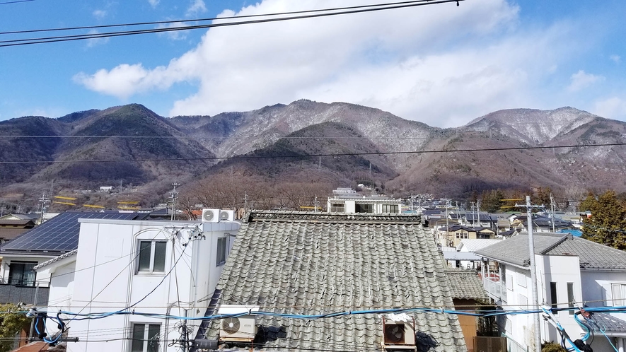 ・【和室12畳】窓からは上田市民の心の故郷、太郎山が一望できます