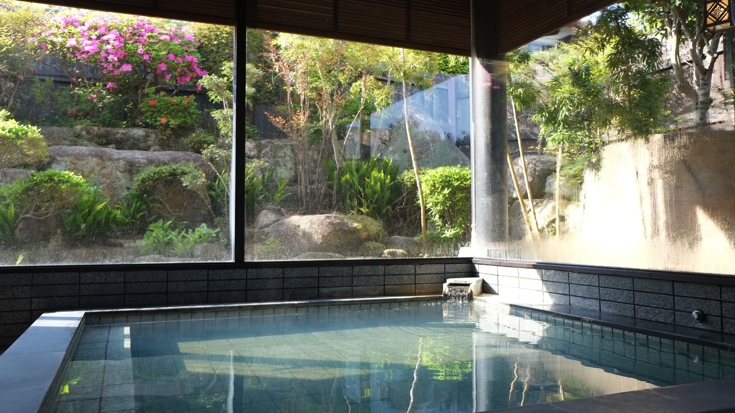 【素泊り】宮島に一番近い天然温泉郷と小さな日本庭園のある旅館で寛ぐ広島旅♪