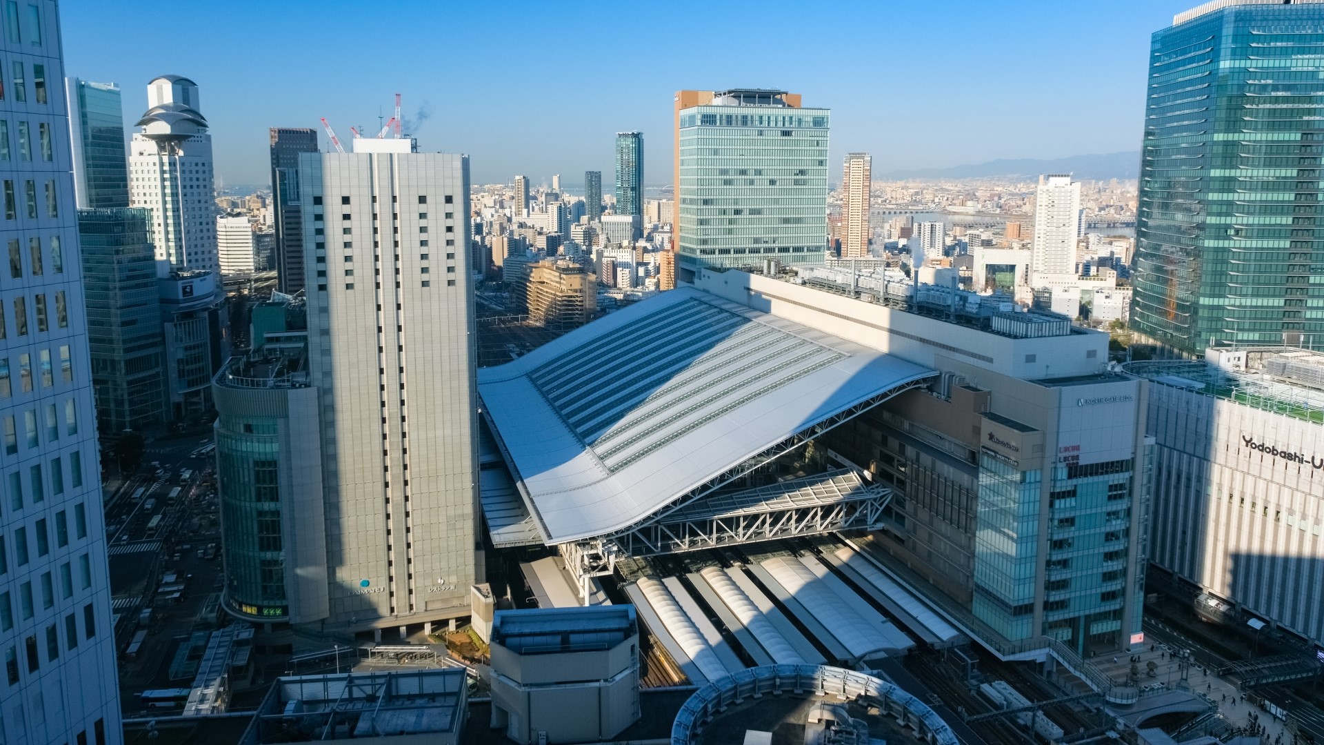 【大阪ステーションシティ】ホテルより地下鉄約10分。大阪駅の巨大複合商業施設。